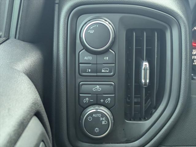 2023 Chevrolet Silverado 1500 4WD Crew Cab Short Bed Custom