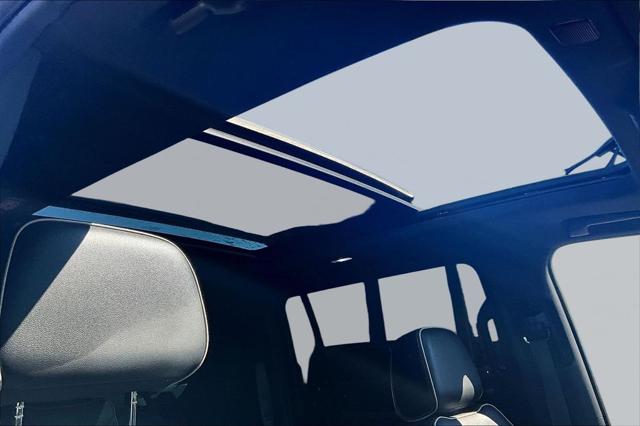 2023 GMC Yukon XL 4WD SLT
