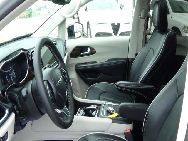 2024 Chrysler Pacifica Limited AWD