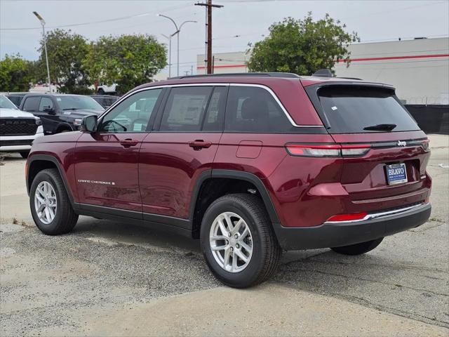 2026 Jeep Grand Cherokee Laredo 4x2