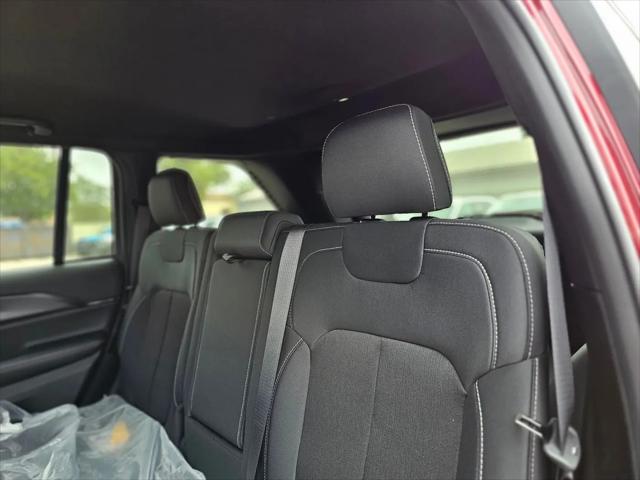 2026 Jeep Grand Cherokee Laredo 4x2