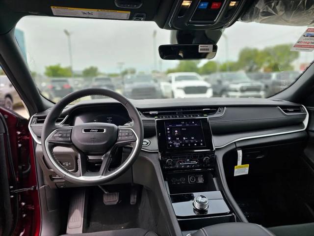 2026 Jeep Grand Cherokee Laredo 4x2