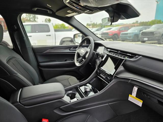 2026 Jeep Grand Cherokee Laredo 4x2