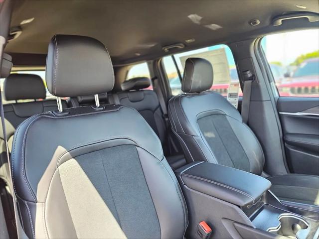 2026 Jeep Grand Cherokee Altitude 4x2