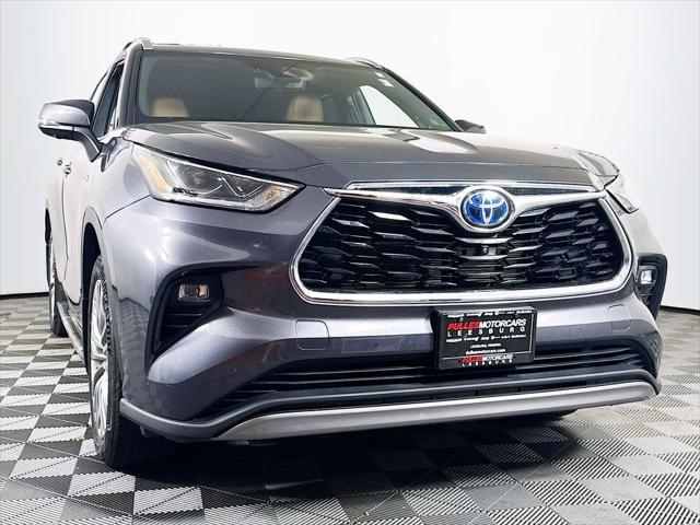 2023 Toyota Highlander Hybrid Platinum