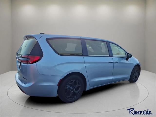 2023 Chrysler Pacifica Hybrid Limited