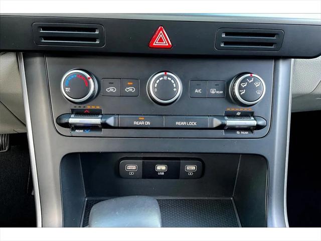 2024 Kia Carnival MPV LX Seat Package