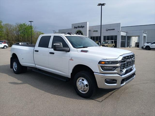 2026 RAM Ram 3500 RAM 3500 TRADESMAN CREW CAB 4X4 8 BOX