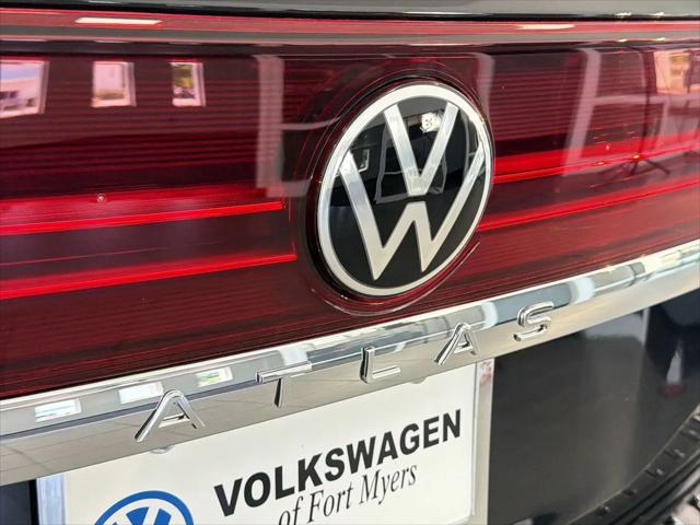 2026 Volkswagen Atlas SE with Technology