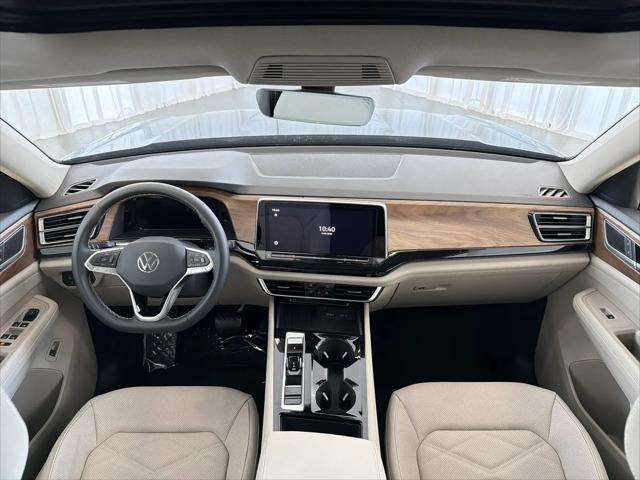 2026 Volkswagen Atlas SE with Technology