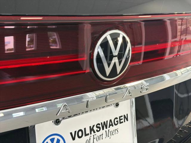 2026 Volkswagen Atlas SE with Technology