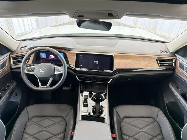 2026 Volkswagen Atlas SE with Technology