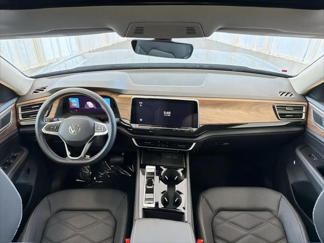 2026 Volkswagen Atlas SE with Technology
