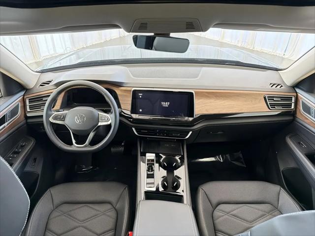 2026 Volkswagen Atlas SE with Technology