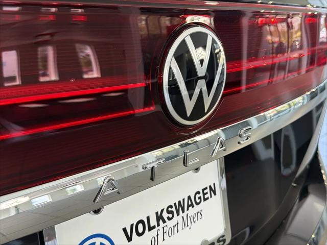 2026 Volkswagen Atlas SE with Technology
