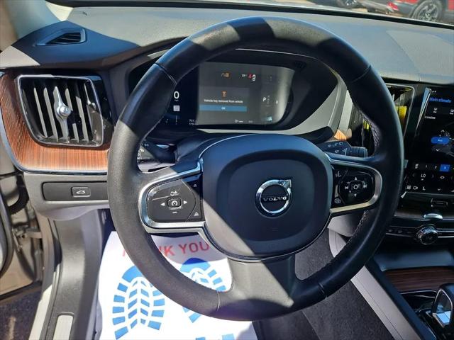 2023 Volvo XC60 B5 Plus Bright Theme