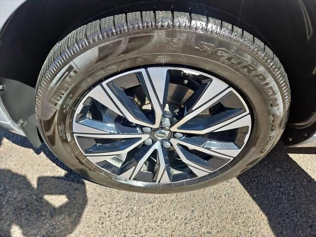 2023 Volvo XC60 B5 Plus Bright Theme
