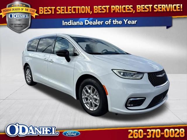 2024 Chrysler Pacifica Touring L for sale in New Haven, IN