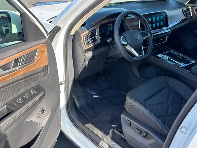 2026 Volkswagen Atlas SE with Technology