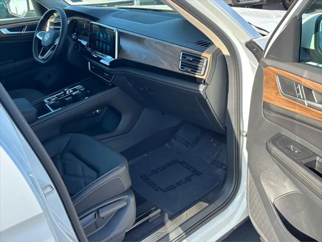 2026 Volkswagen Atlas SE with Technology
