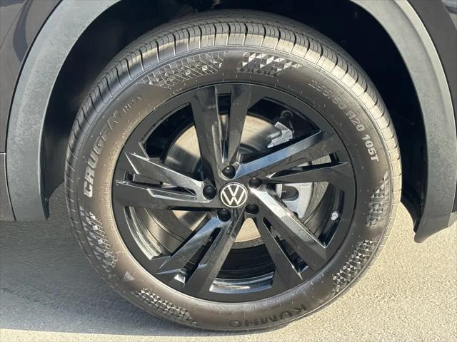 2026 Volkswagen Atlas Cross Sport SEL R-Line Black