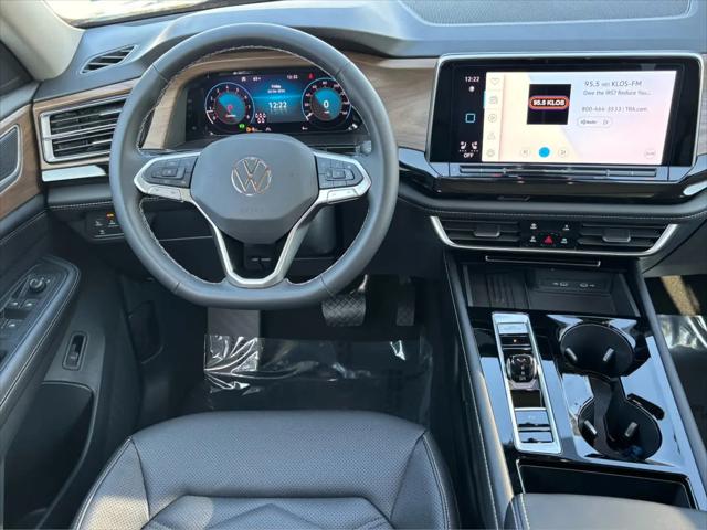 2026 Volkswagen Atlas SE with Technology