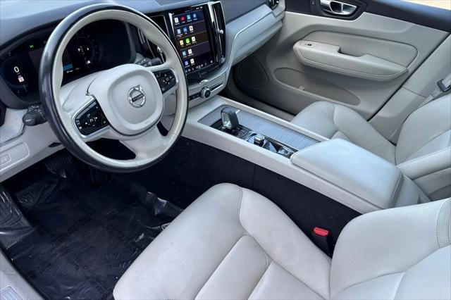 2023 Volvo XC60 B5 Plus Dark Theme