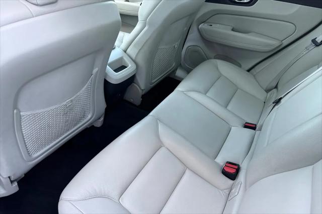 2023 Volvo XC60 B5 Plus Dark Theme