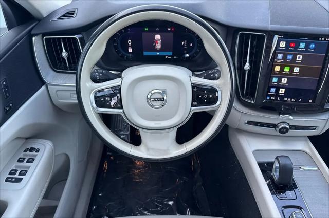 2023 Volvo XC60 B5 Plus Dark Theme