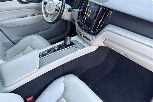 2023 Volvo XC60 B5 Plus Dark Theme