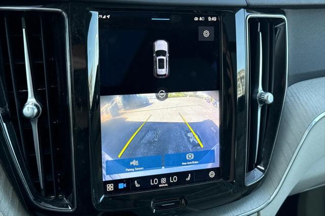 2023 Volvo XC60 B5 Plus Dark Theme