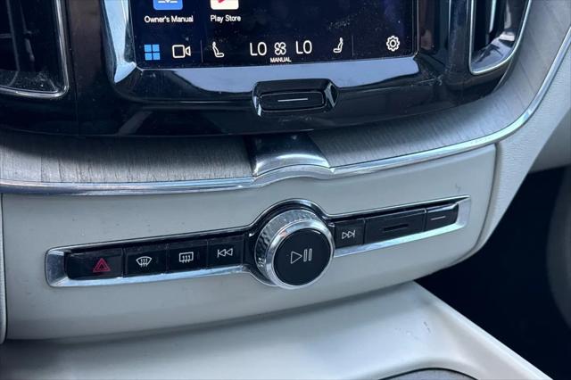 2023 Volvo XC60 B5 Plus Dark Theme