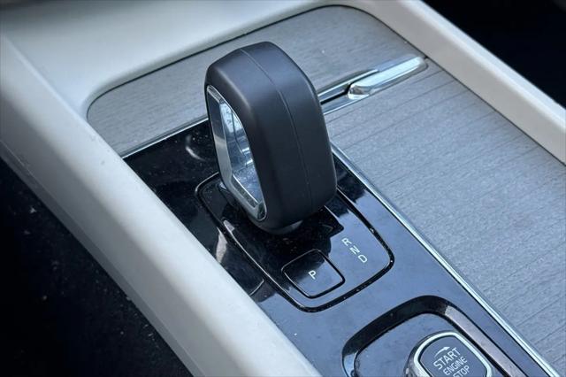 2023 Volvo XC60 B5 Plus Dark Theme