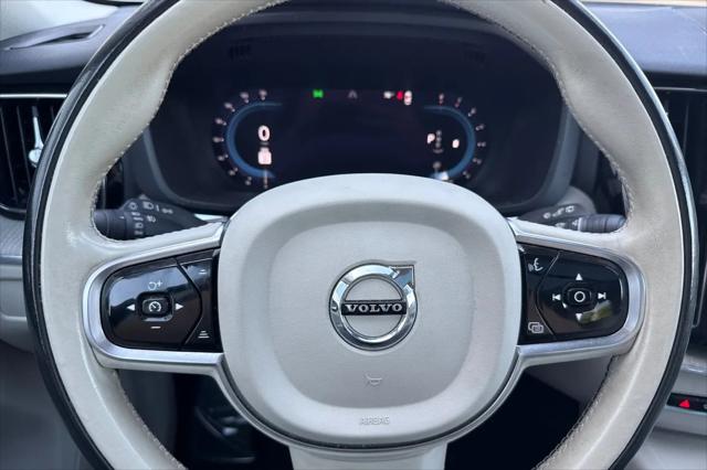 2023 Volvo XC60 B5 Plus Dark Theme