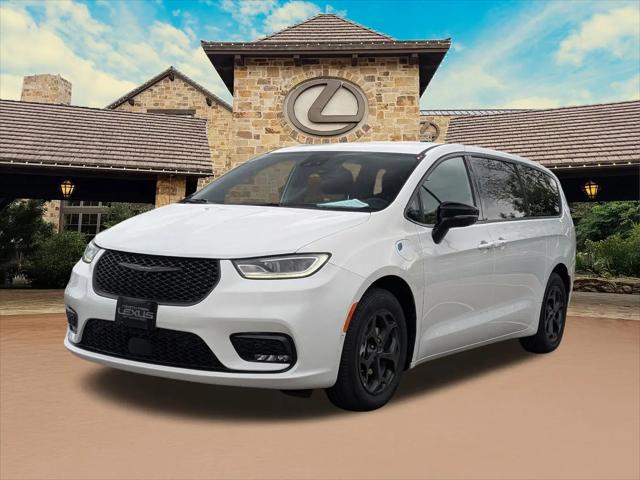2024 Chrysler Pacifica Hybrid S Appearance Pkg