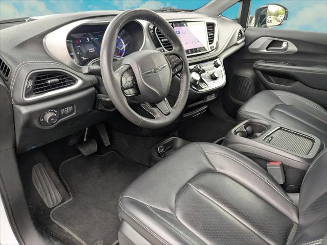 2024 Chrysler Pacifica Hybrid S Appearance Pkg