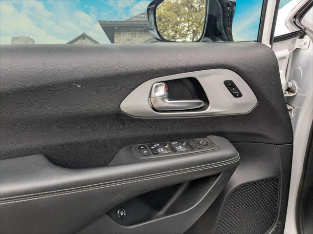 2024 Chrysler Pacifica Hybrid S Appearance Pkg