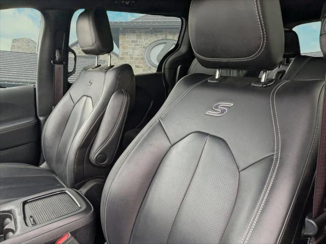 2024 Chrysler Pacifica Hybrid S Appearance Pkg