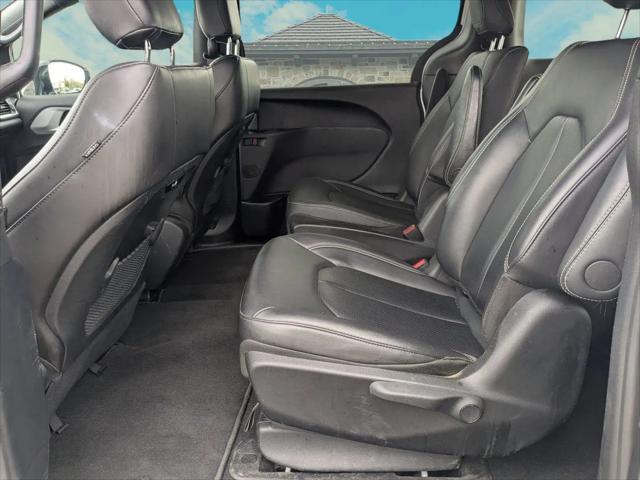 2024 Chrysler Pacifica Hybrid S Appearance Pkg