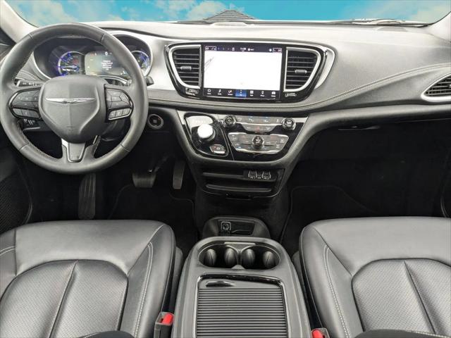 2024 Chrysler Pacifica Hybrid S Appearance Pkg
