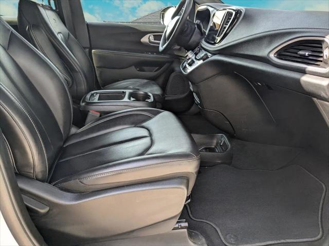 2024 Chrysler Pacifica Hybrid S Appearance Pkg