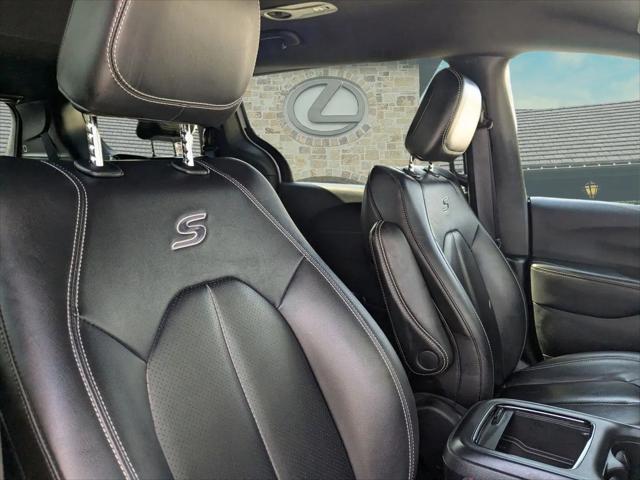 2024 Chrysler Pacifica Hybrid S Appearance Pkg