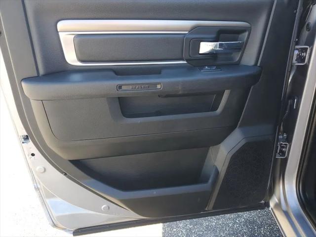 2024 Ram 1500 Classic Warlock Crew Cab 4x4 5'7" Box