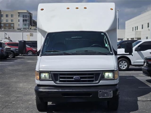 2003 Ford E-350 Cutaway E-350