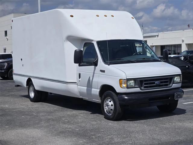 2003 Ford E-350 Cutaway E-350
