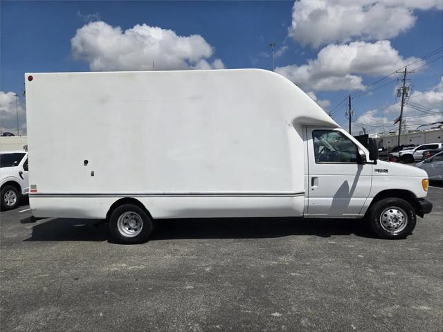 2003 Ford E-350 Cutaway E-350
