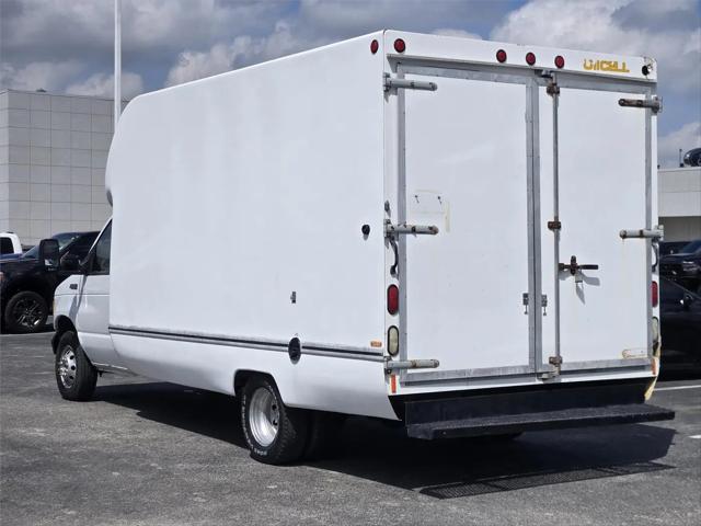 2003 Ford E-350 Cutaway E-350