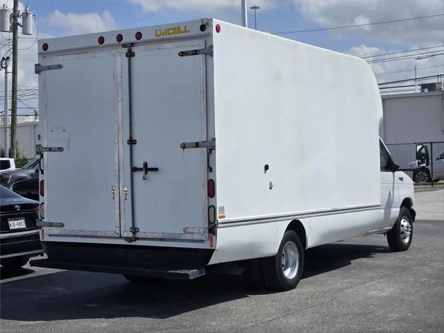 2003 Ford E-350 Cutaway E-350