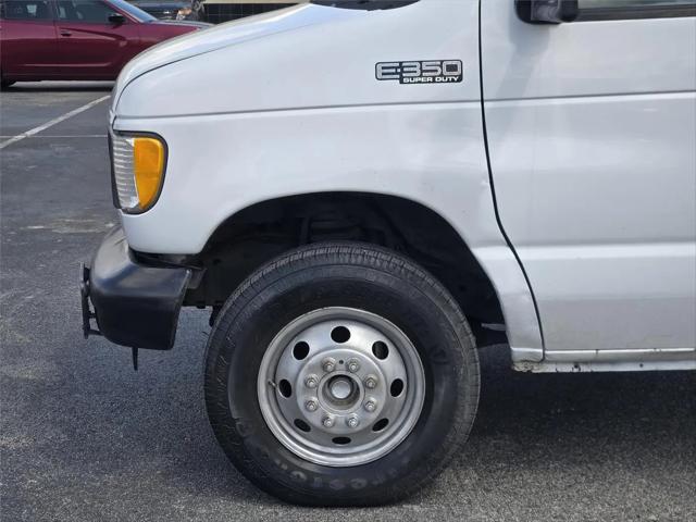 2003 Ford E-350 Cutaway E-350