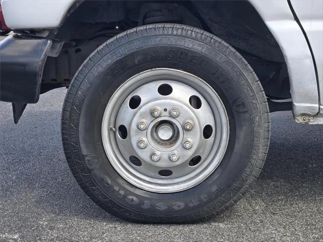2003 Ford E-350 Cutaway E-350